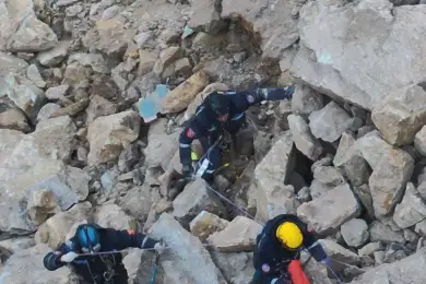 В Павлодарской области на месте падения автобуса в воронку продолжаются поиски 