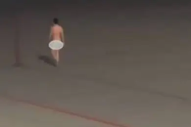 Тройной штраф получил мужчина, бегавший нагишом по взлетно-посадочной полосе в аэропорту Алматы 