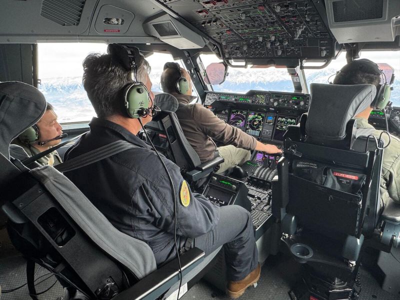 Летчики ВВС Казахстана провели учебный полет на А-400М