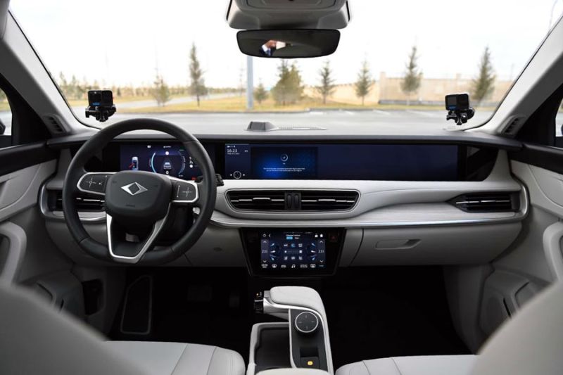 Касым-Жомарт Токаев сел за руль электромобиля