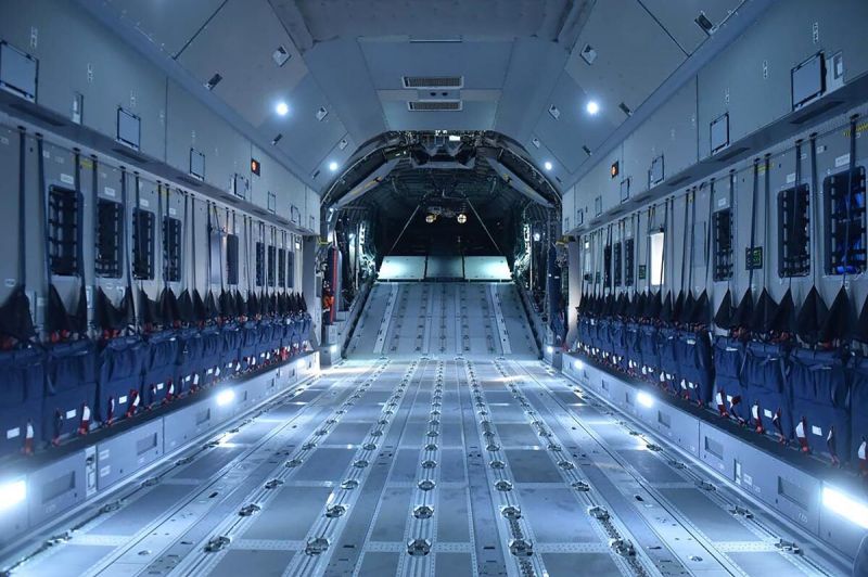 Летчики ВВС Казахстана провели учебный полет на А-400М