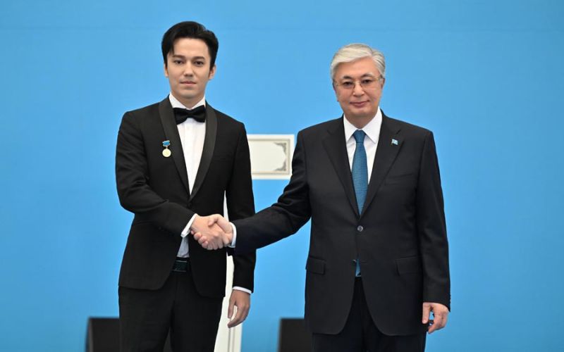 Вице-премьер Роман Скляр, певец Димаш Кудайберген, сенатор Бектаев – как прошла церемония награждения в Акорде