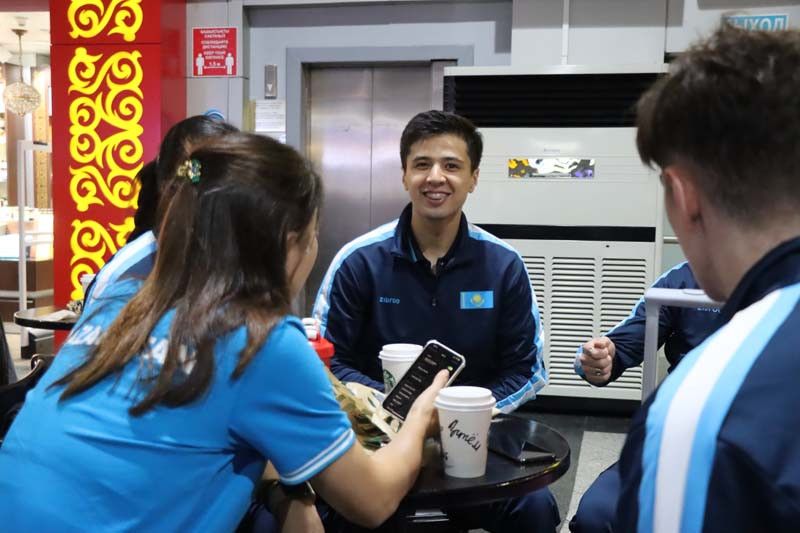 Сакен Бибосынов улыбался, гандболисты держались вместе: полет сборной Казахстана в Ханчжоу глазами главреда Bestnews.kz