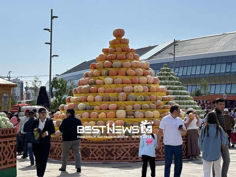Горы арбузов и дынь до неба: что показал Таджикистан на ярмарке в Астане