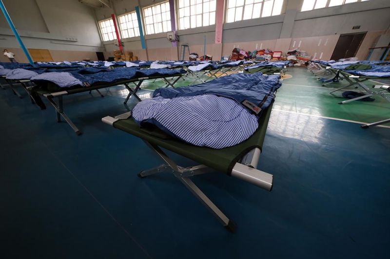 Палатки, биотуалеты, раскладушки - что происходит в алматинском ЖК Аккент после пожара