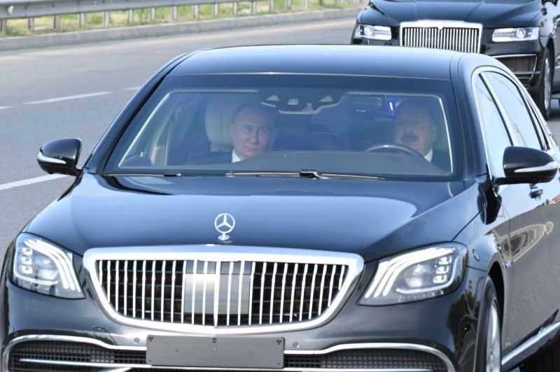 Ильхам Алиев прокатил по Баку Владимира Путина