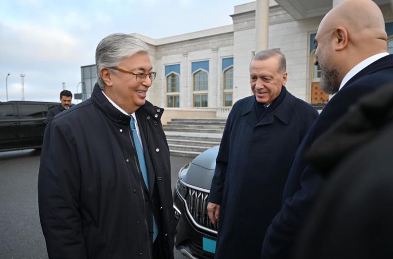 Касым-Жомарт Токаев сел за руль электромобиля