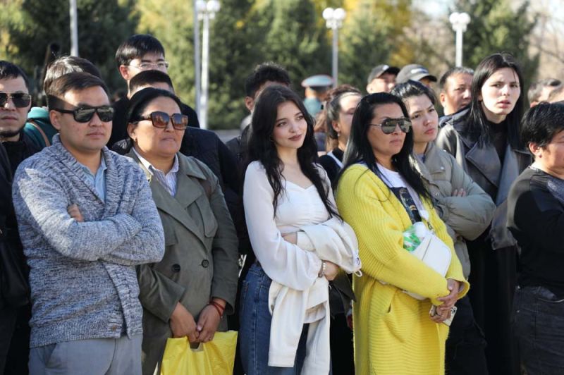 Провожали со слезами: из Караганды отправили 30 призывников в Астану