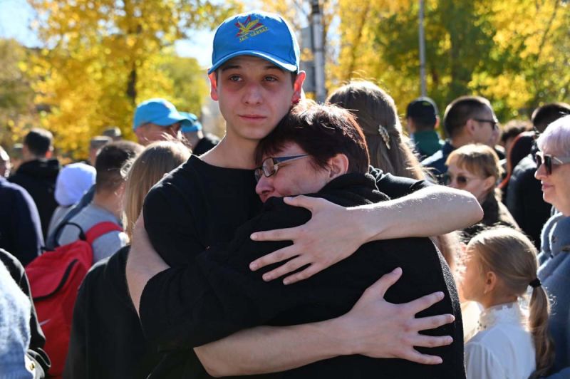 Провожали со слезами: из Караганды отправили 30 призывников в Астану