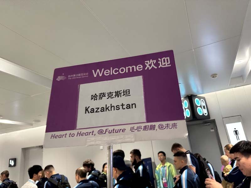 Сакен Бибосынов улыбался, гандболисты держались вместе: полет сборной Казахстана в Ханчжоу глазами главреда Bestnews.kz