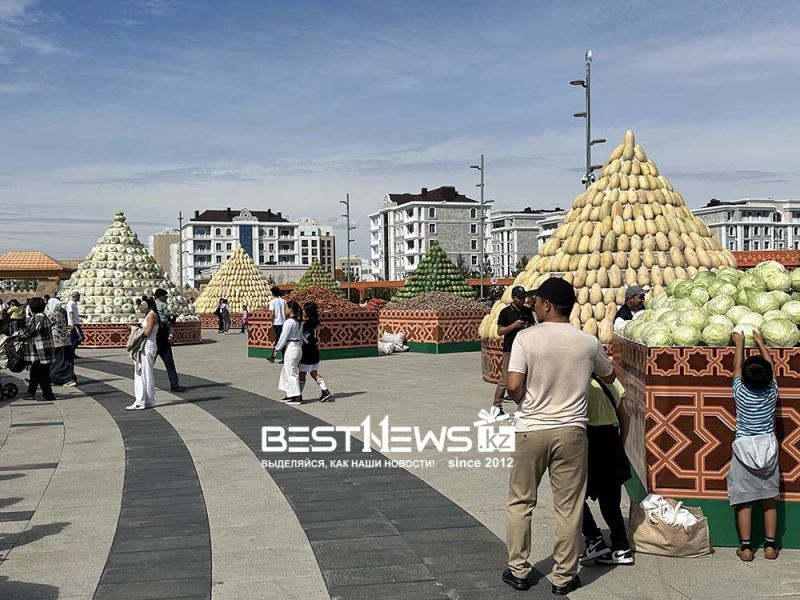 Горы арбузов и дынь до неба: что показал Таджикистан на ярмарке в Астане