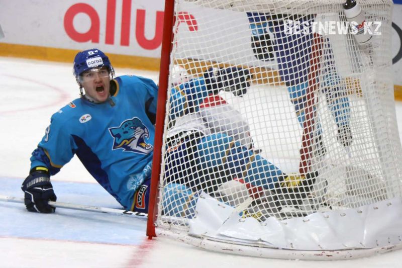 Болельщики устроили аншлаг, пели и танцевали на 