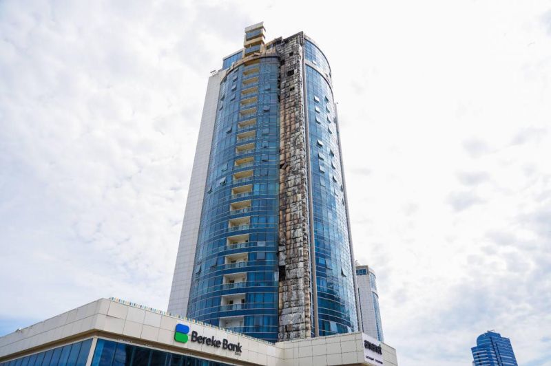 Аким Астаны встретился с жильцами горевшего небоскреба в Астане