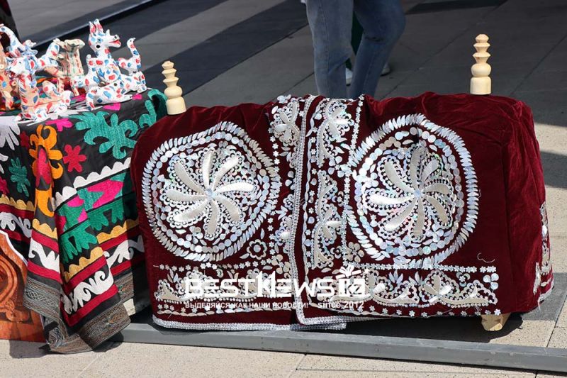 Горы арбузов и дынь до неба: что показал Таджикистан на ярмарке в Астане