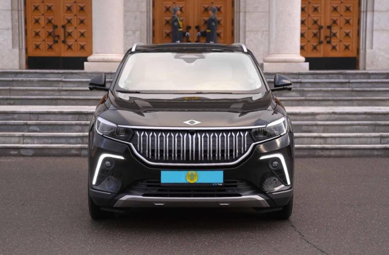 Касым-Жомарт Токаев сел за руль электромобиля