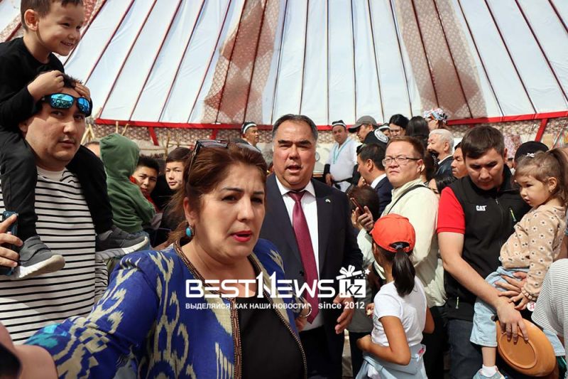 Горы арбузов и дынь до неба: что показал Таджикистан на ярмарке в Астане