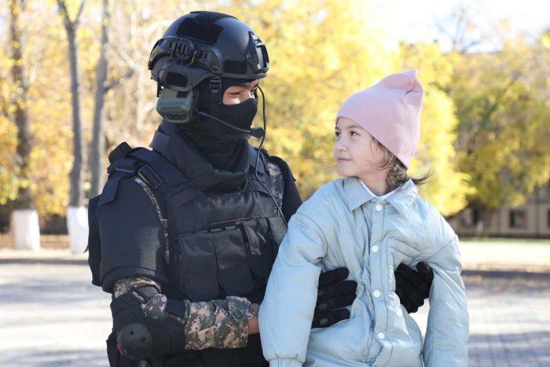 Провожали со слезами: из Караганды отправили 30 призывников в Астану