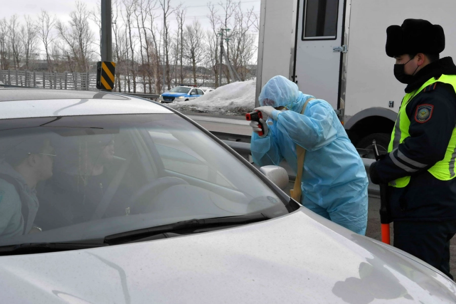 МВД: в двух областях Казахстана выставлены блокпосты 