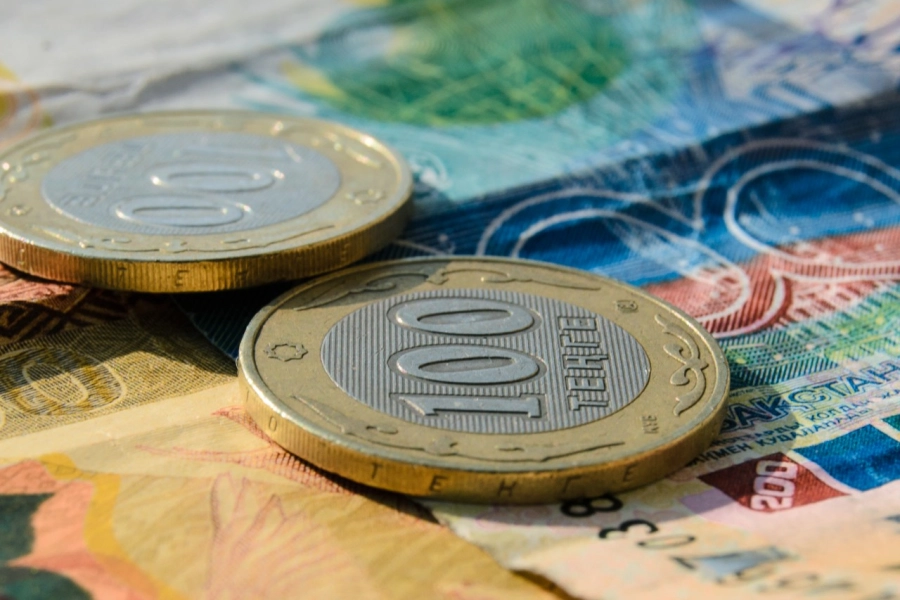 Курс доллара составил 389,91 тенге 