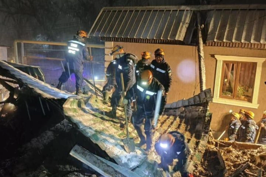 Досаев прибыл на место схода оплывины в Алматы 