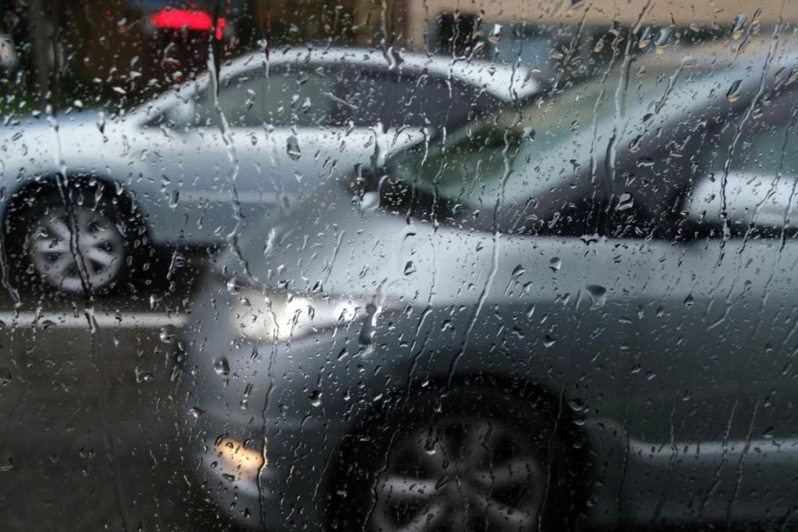 Власти обратились к жителям Алматы в связи с ожидаемым затяжным ливнем 